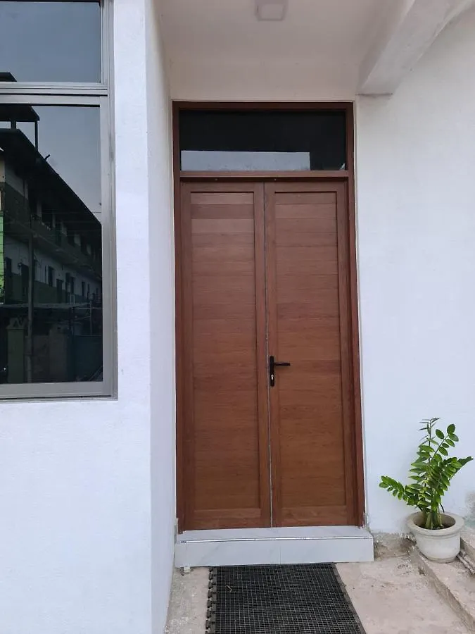 Ceylon Lodge - Airport Transit Hostel Negombo