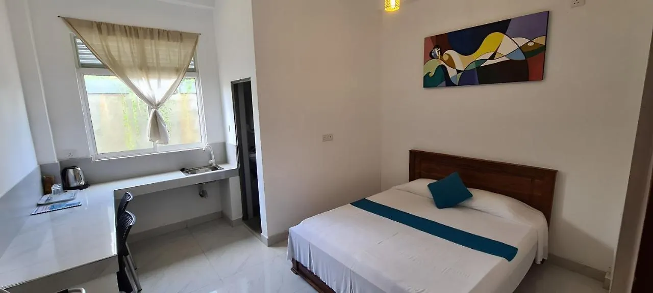 Ceylon Lodge - Airport Transit Hostel Negombo