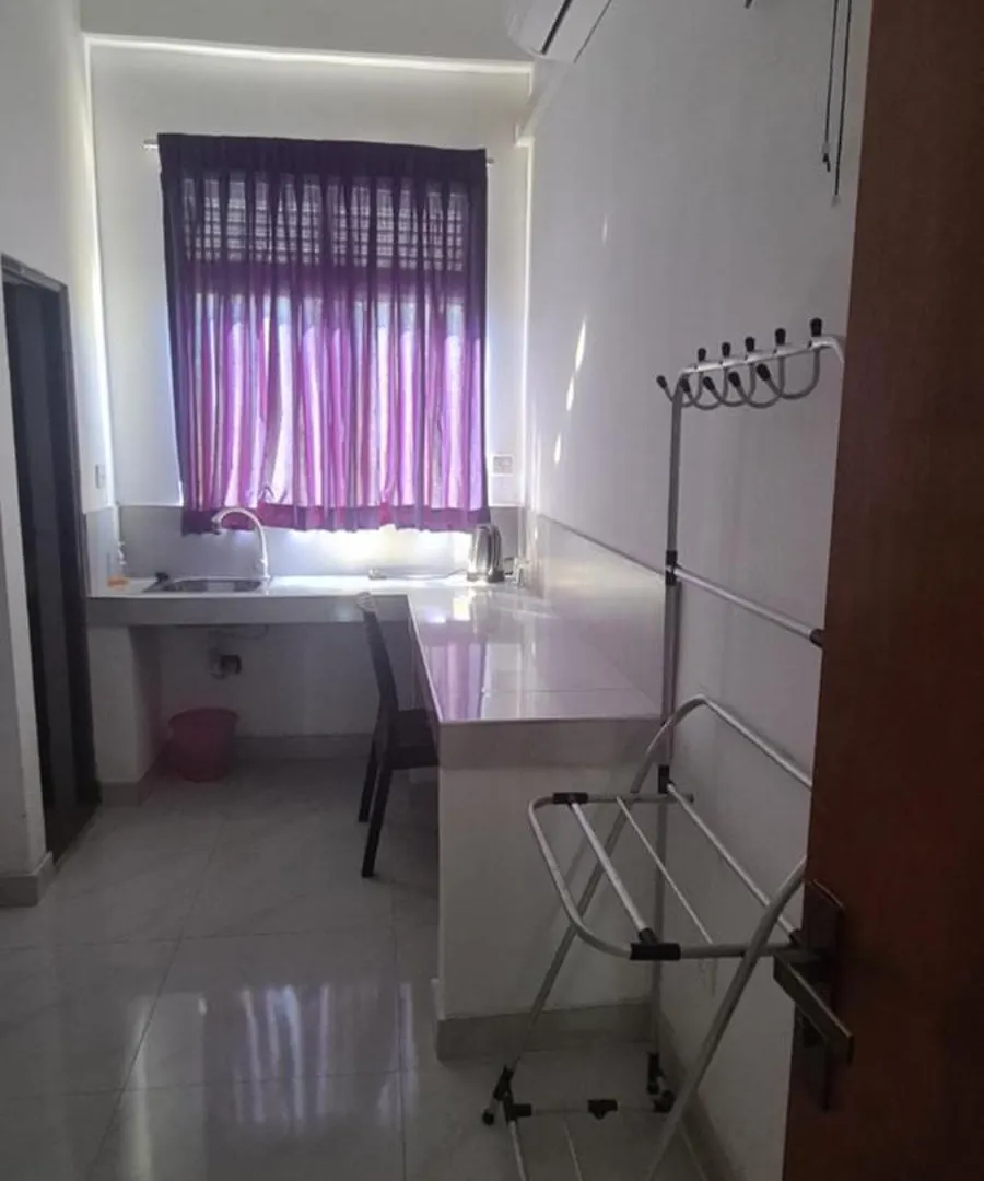 Ceylon Lodge - Airport Transit Hostel Negombo