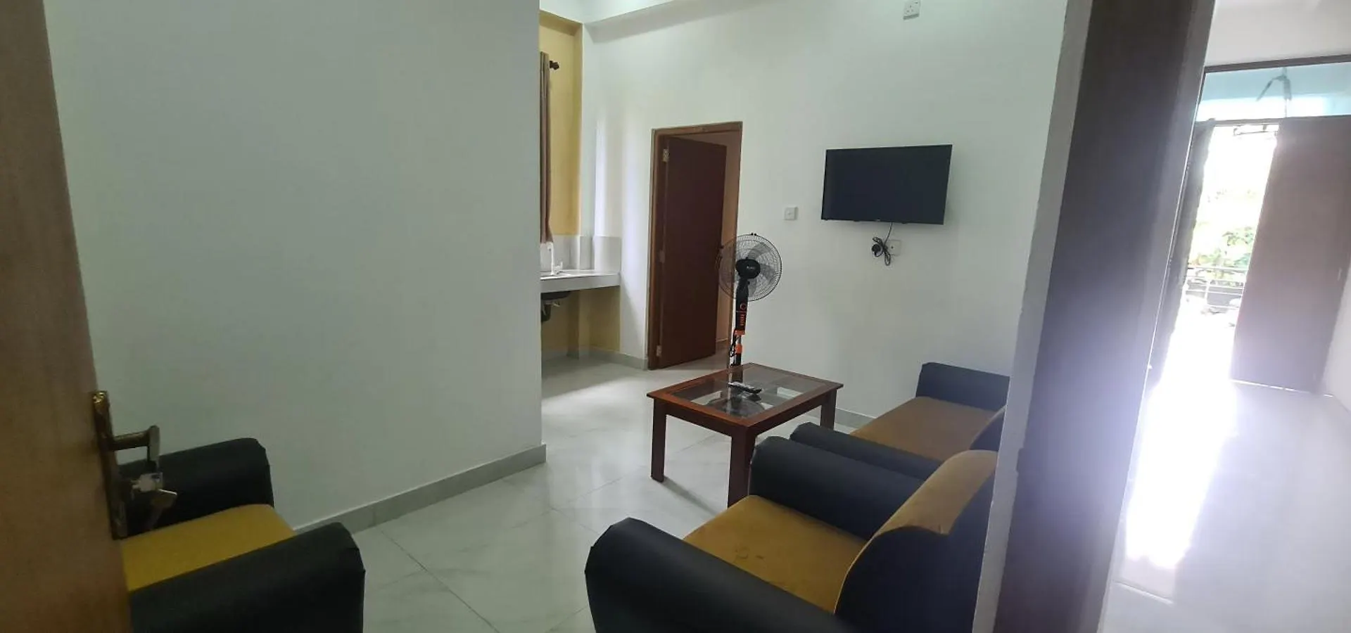 Ceylon Lodge - Airport Transit Hostel Negombo Sri Lanka