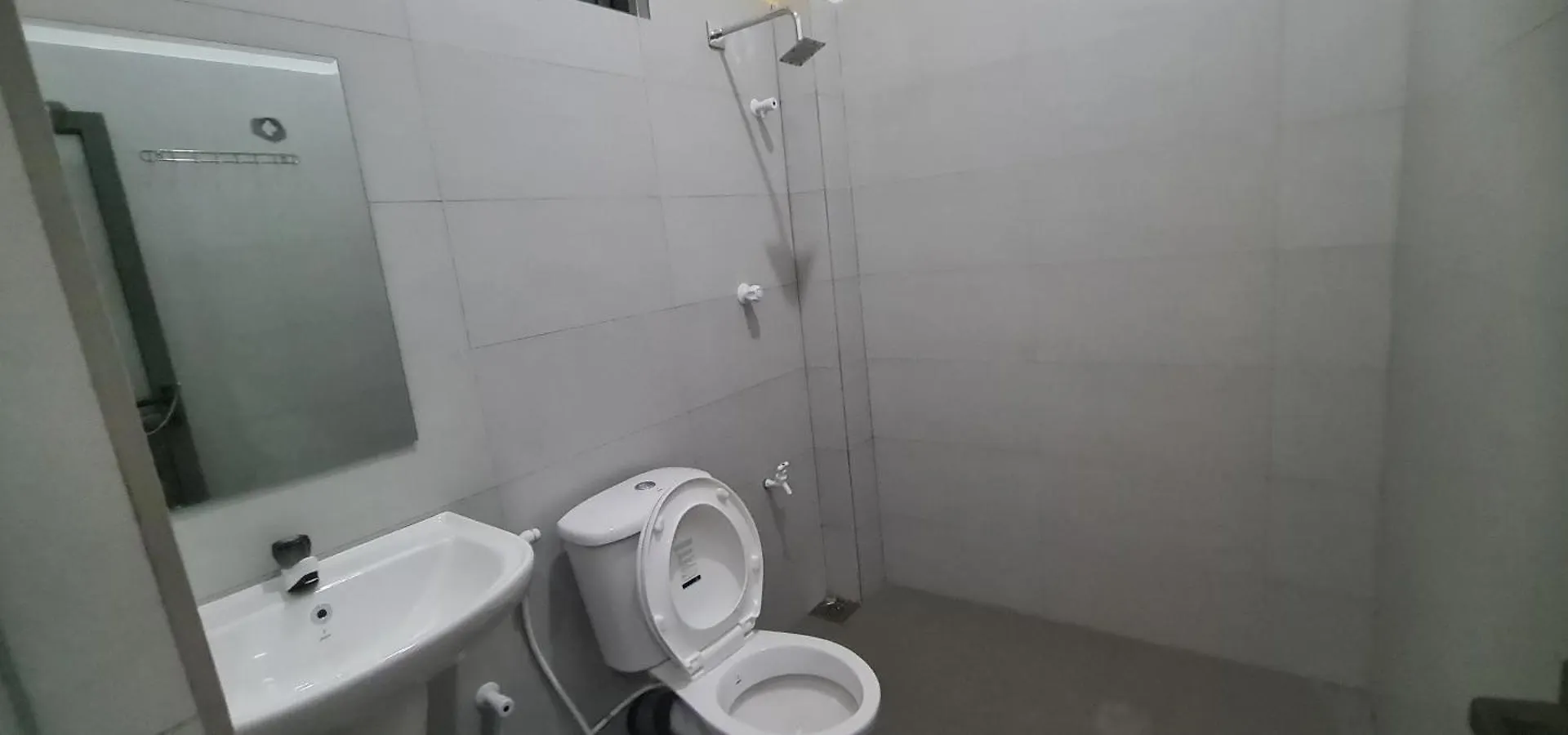 Ceylon Lodge - Airport Transit Hostel Negombo 0*,
