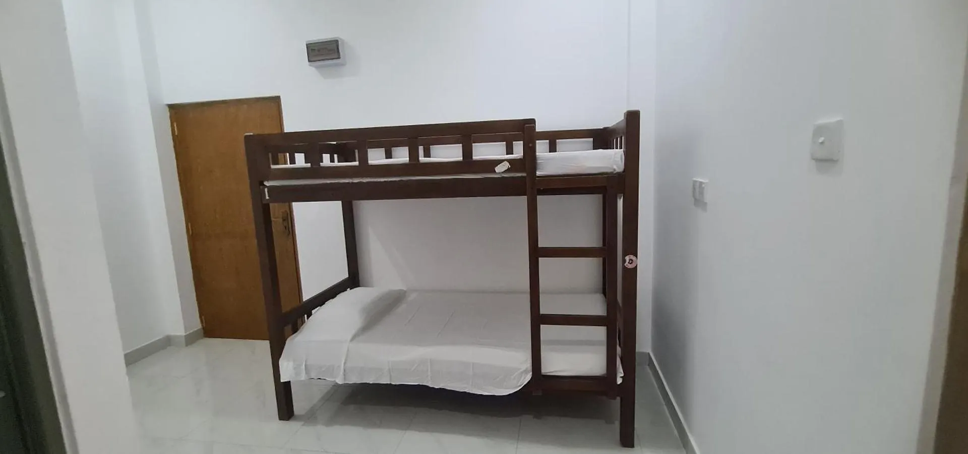 Ceylon Lodge - Airport Transit Hostel Negombo Sri Lanka