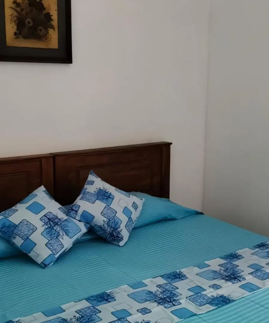 Ceylon Lodge - Airport Transit Hostel Negombo